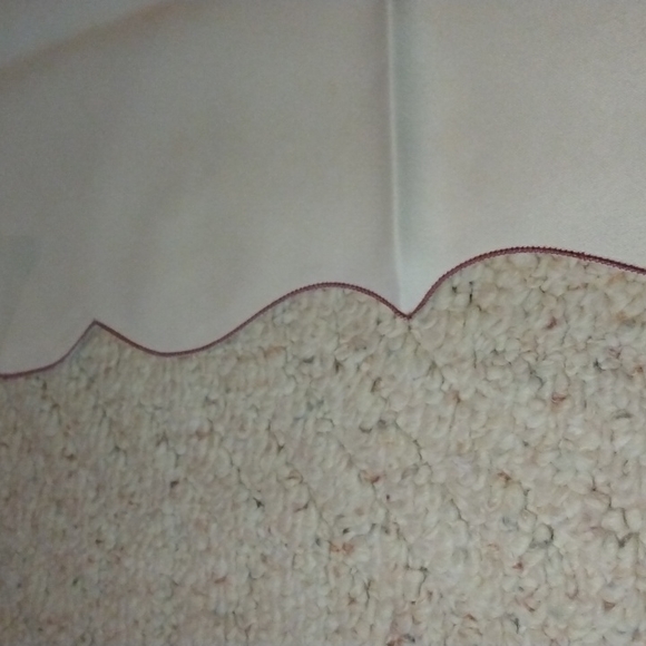 Vintage Embroidered Flower Table Napkins, Scallop Edge, Set of (8) - Picture 4 of 4